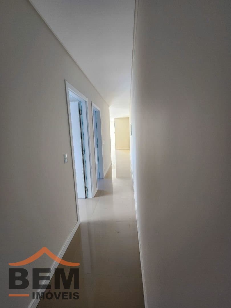 Apartamento para Venda com 3 quartos no bairro Cordeiros, em Itajaí