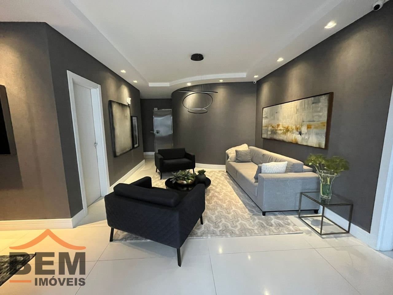Apartamento para Locação com 3 quartos e 178m² no bairro Pioneiros, em Balneário Camboriú: 03- PORTARIA