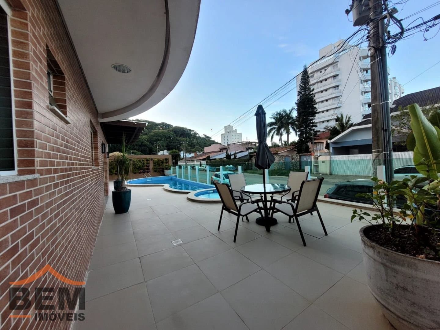 Apartamento para Locação com 3 quartos e 110m² no bairro Cabeçudas, em Itajaí