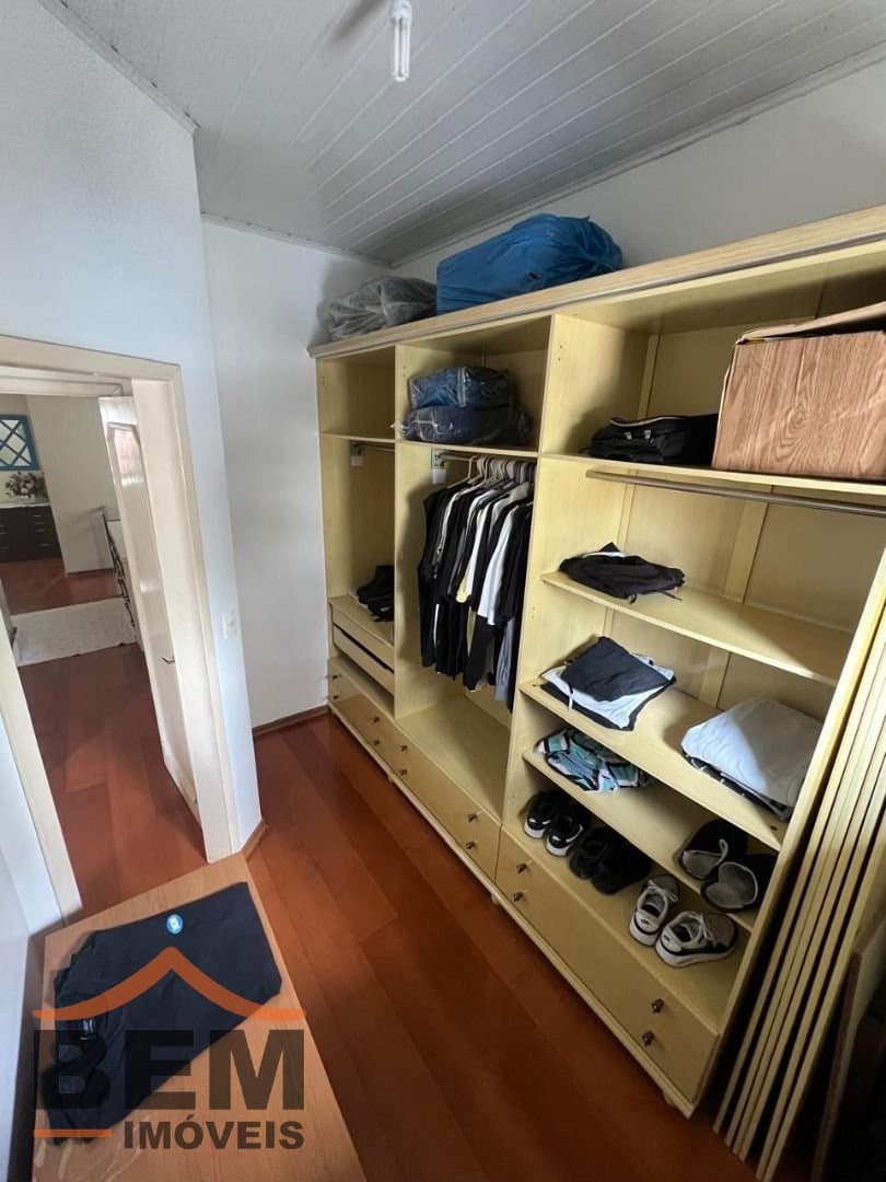 Casa para Venda com 4 quartos e 550m² no bairro Vila Operária, em Itajaí