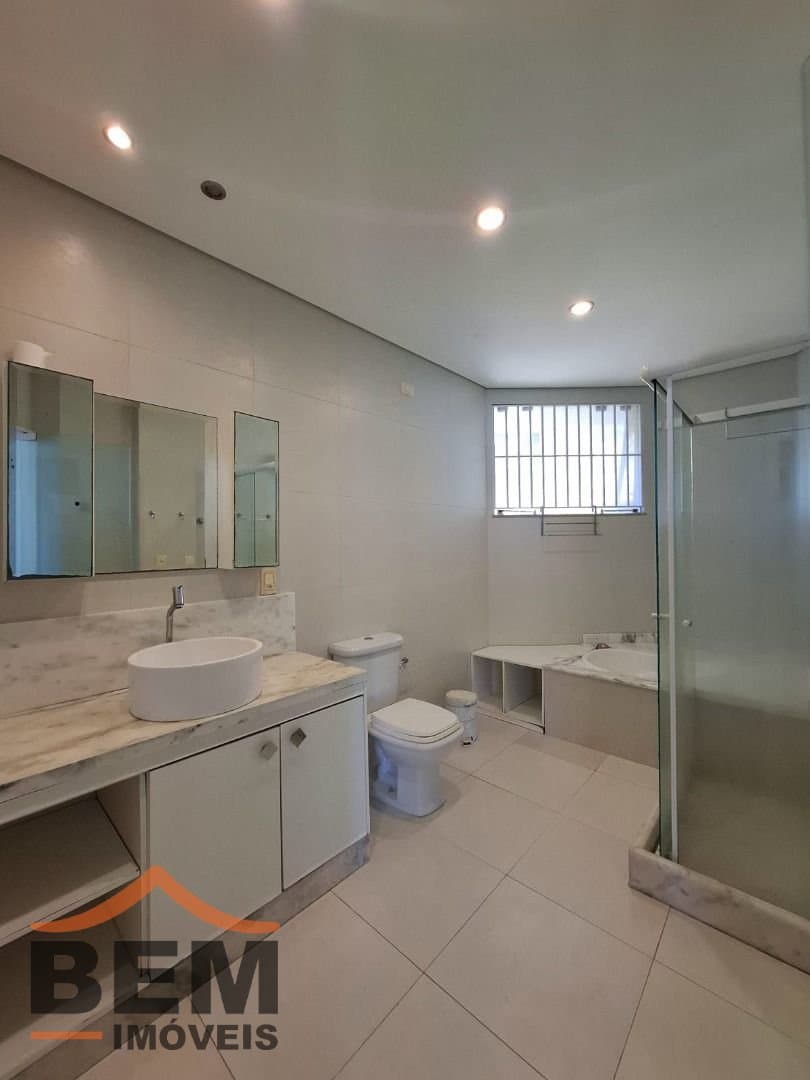 Casa com 4 quartos e 1000m² no bairro Praia das Taquaras, em Balneário Camboriú