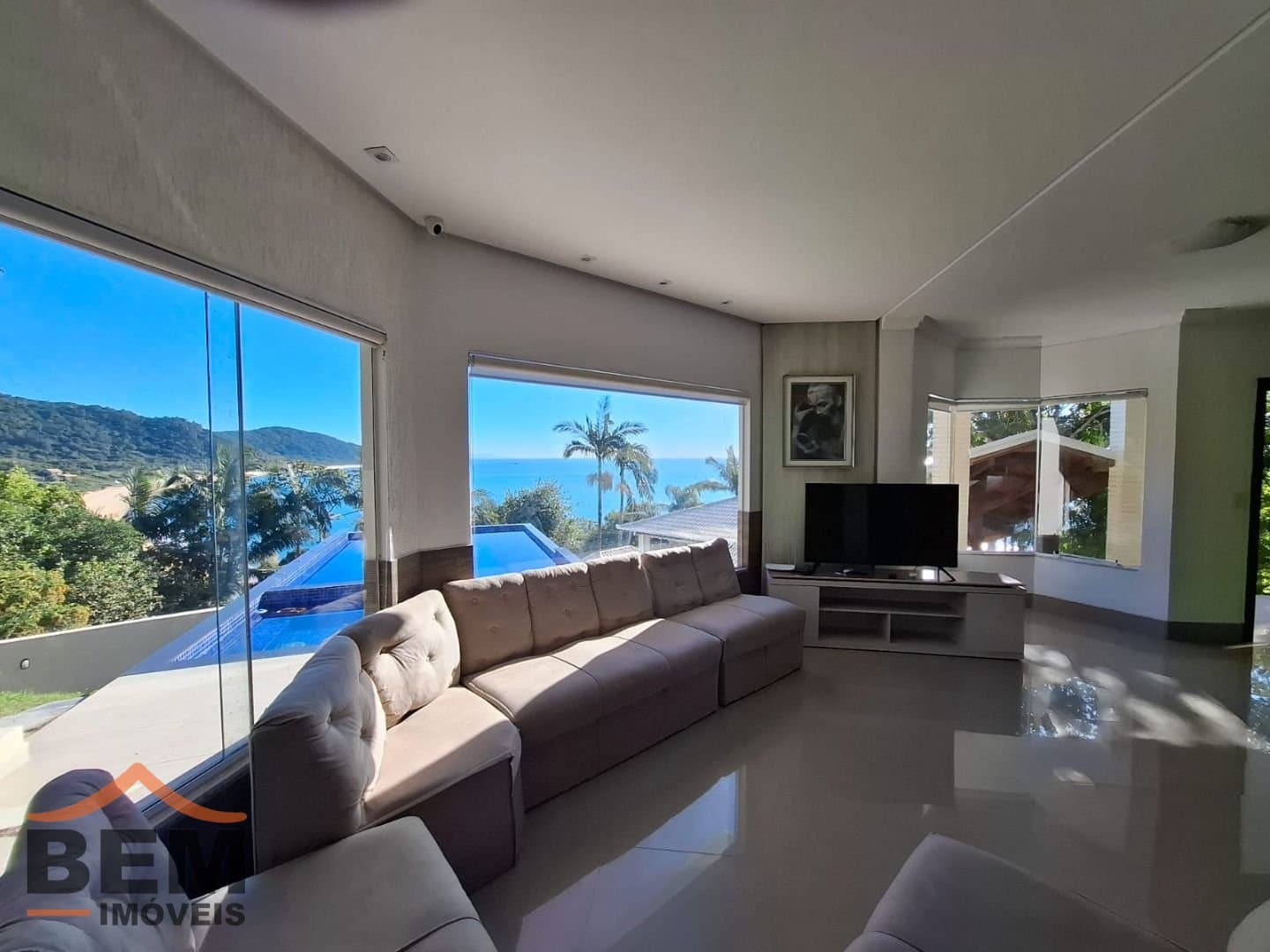 Casa com 4 quartos e 1000m² no bairro Praia das Taquaras, em Balneário Camboriú