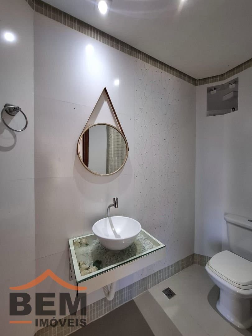 Casa para Locação com 4 quartos e 1500m² no bairro Praia das Taquaras, em Balneário Camboriú: 11- BANHEIRO SUÍTE 01