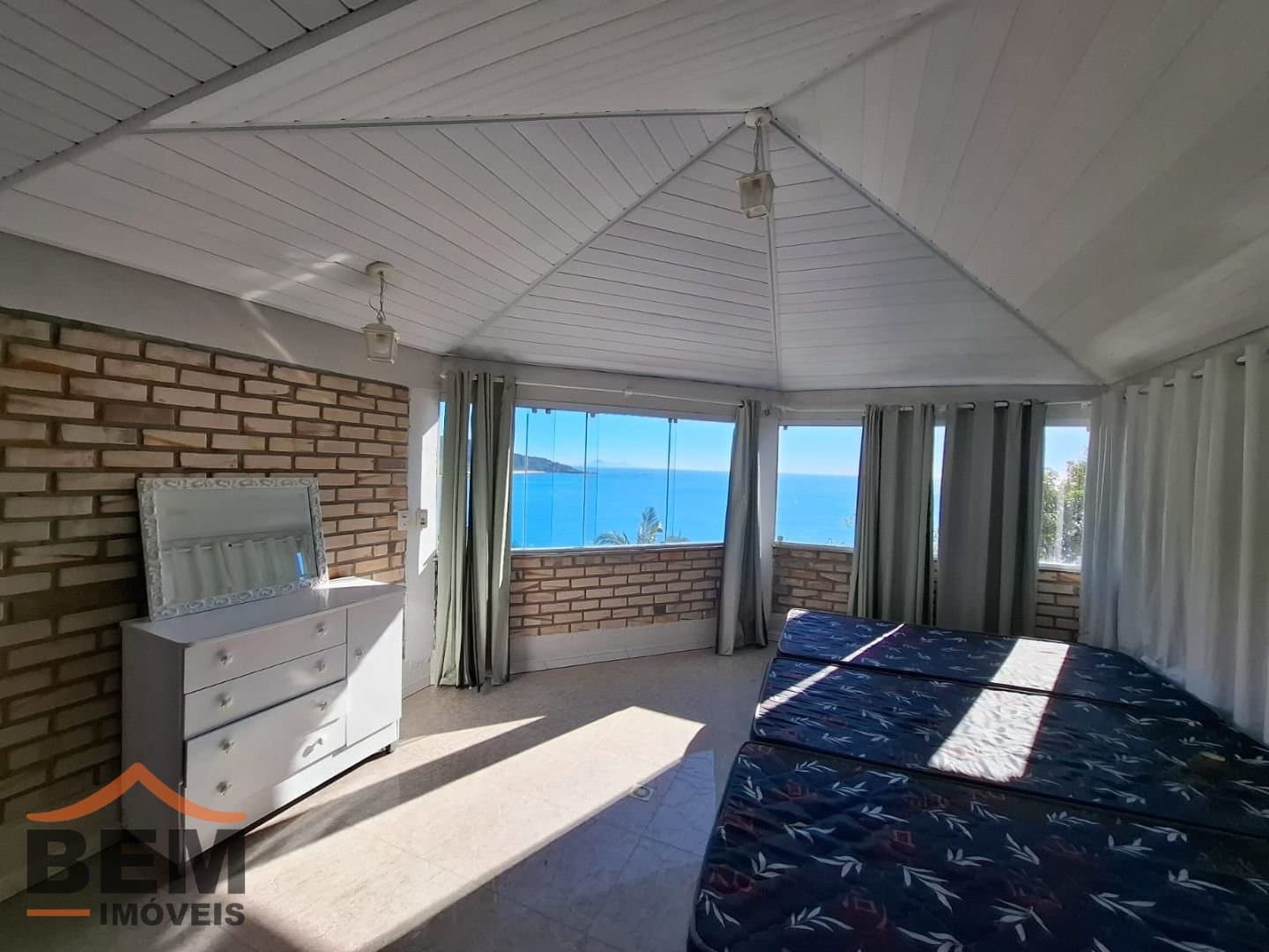 Casa para Locação com 4 quartos e 1500m² no bairro Praia das Taquaras, em Balneário Camboriú: 15- DORMITÓRIO SUÍITE 04