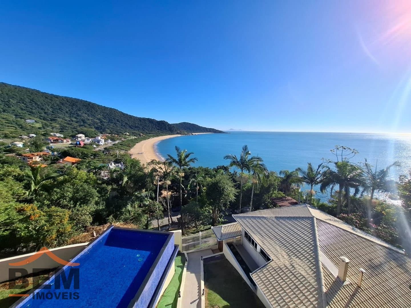 Casa para Locação com 4 quartos e 1500m² no bairro Praia das Taquaras, em Balneário Camboriú: 02- VISTA