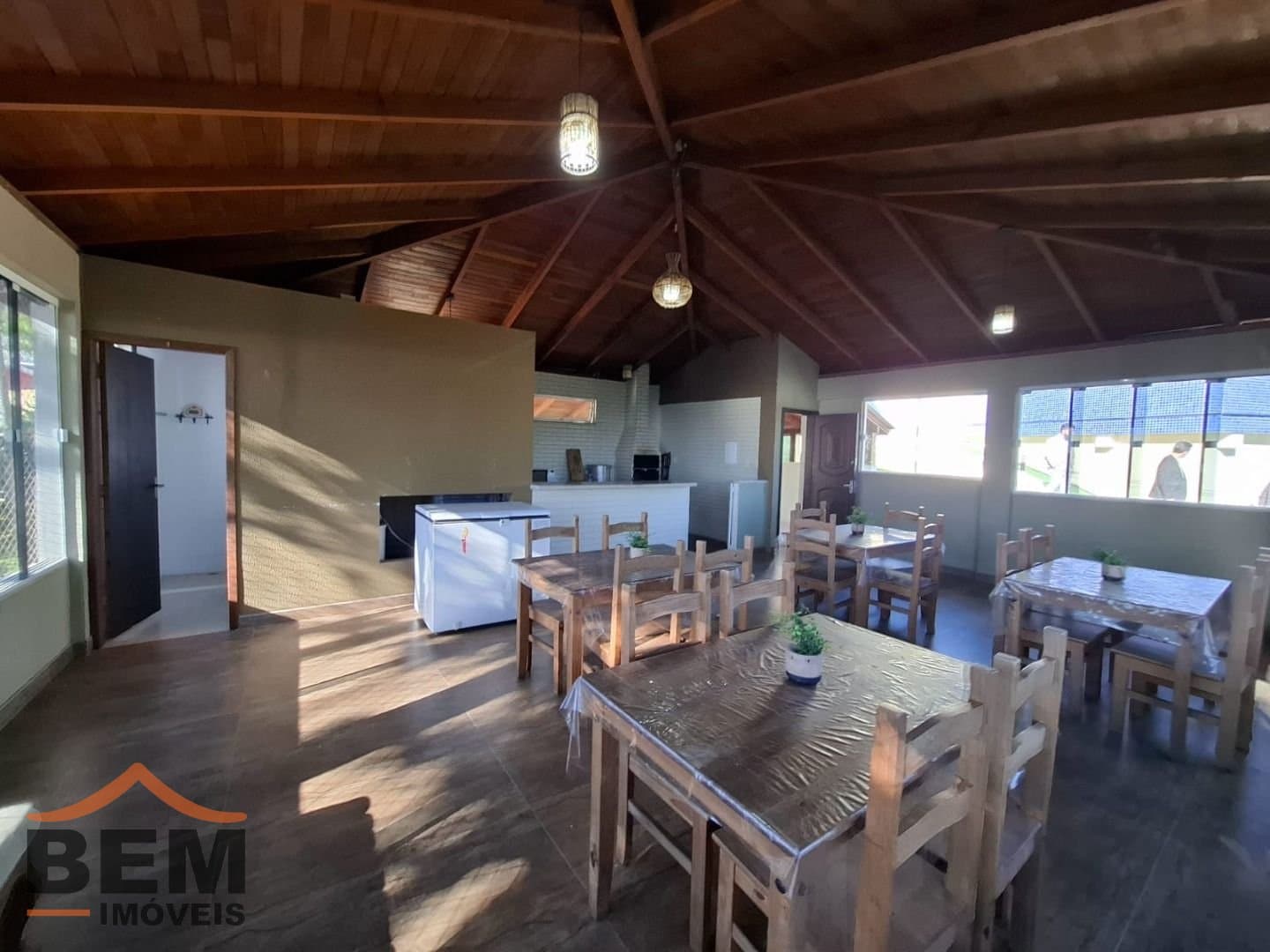Casa para Locação com 4 quartos e 1500m² no bairro Praia das Taquaras, em Balneário Camboriú: 21- ÁREA GOURMET