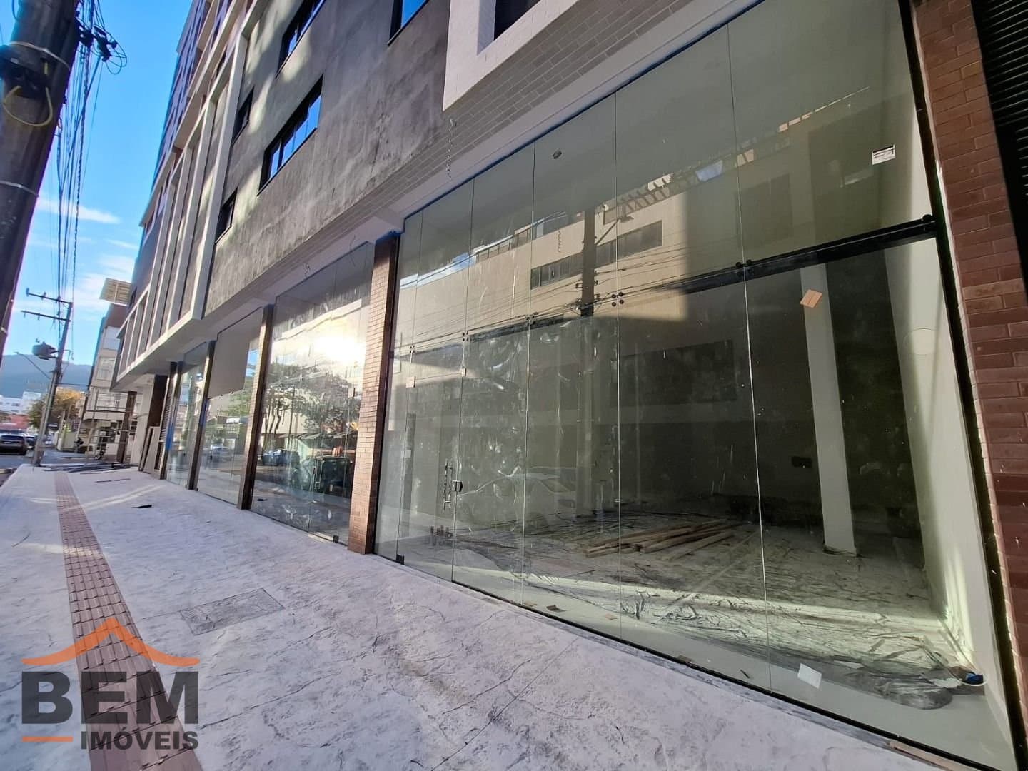 Salas/Conjuntos para Locação com 90m² no bairro Nações, em Balneário Camboriú: 02- FACHADA