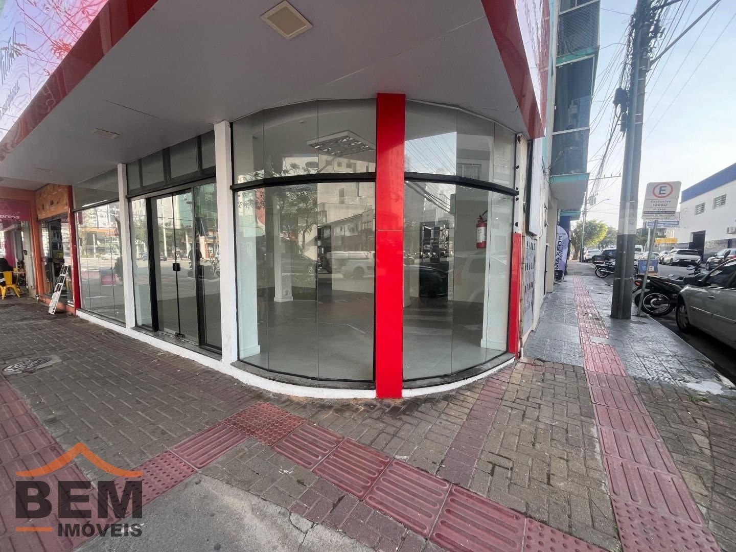 Salas/Conjuntos para Locação com 60m² no bairro Centro, em Balneário Camboriú: 01- FACHADA
