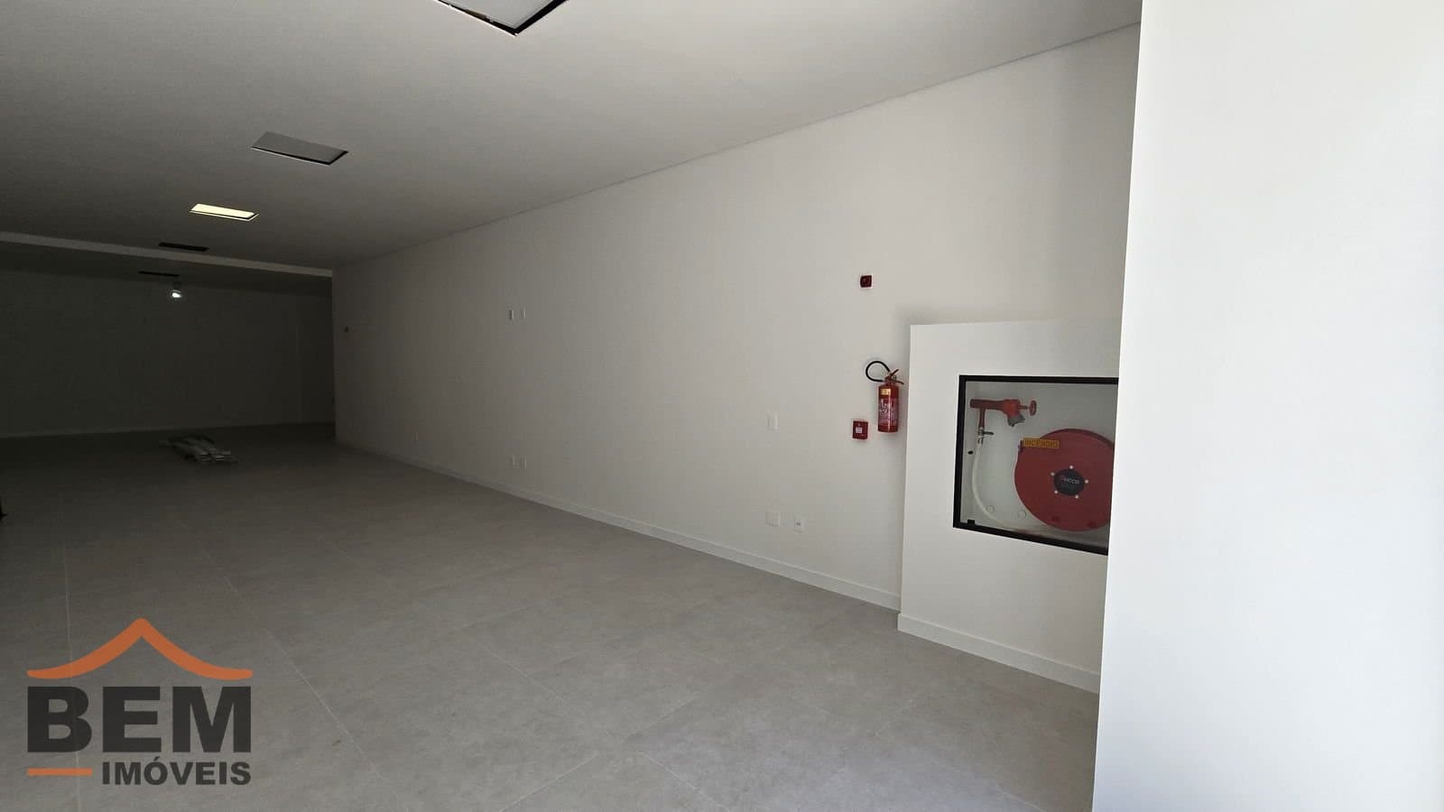 Salas/Conjuntos para Locação com 107m² no bairro Centro, em Balneário Camboriú: 03- SALA COMERCIAL 