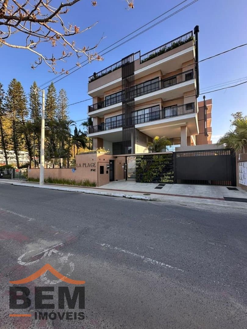 Apartamento Duplex para Venda com 3 quartos e 300m² no bairro Cabeçudas, em Itajaí