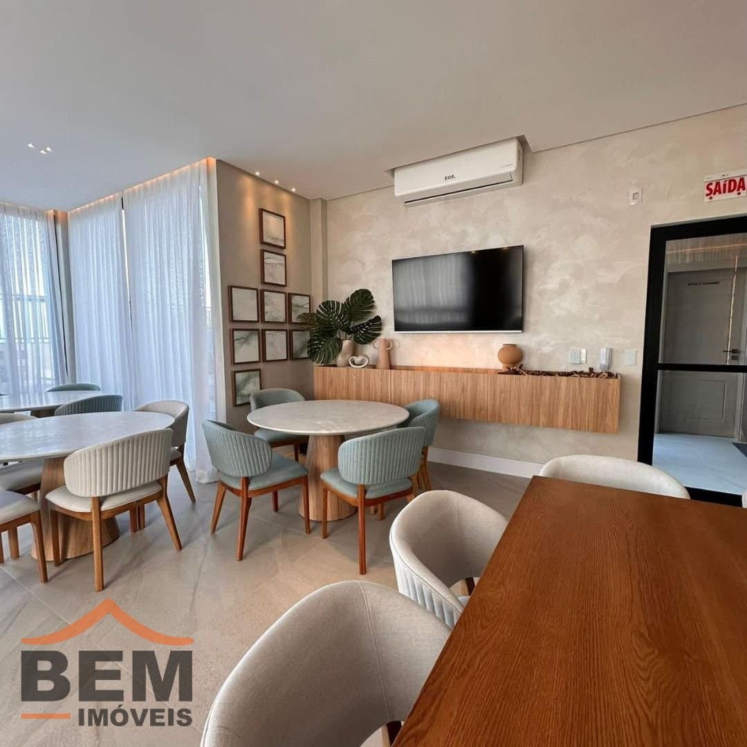 Apartamento Duplex para Venda com 3 quartos e 211m² no bairro Cabeçudas, em Itajaí