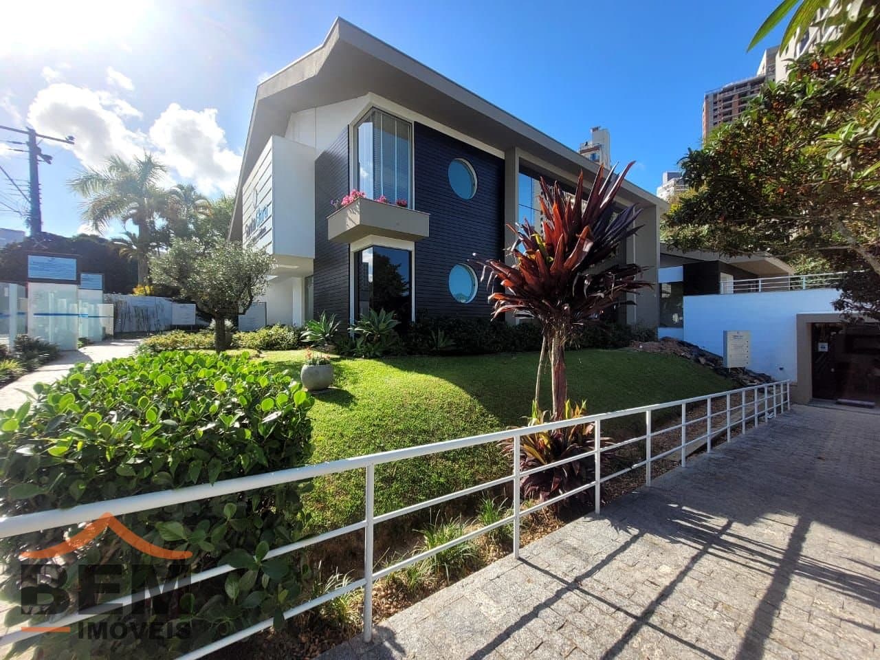Salas/Conjuntos para Locação com 20m² no bairro Ariribá, em Balneário Camboriú: 06- FACHADA 