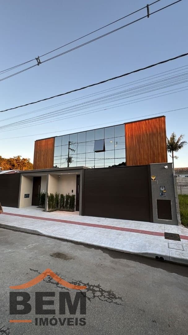 Casa para Venda com 3 quartos e 240m² no bairro Barra, em Balneário Camboriú