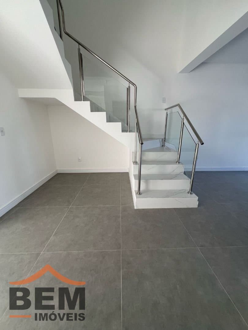 Casa para Venda com 3 quartos e 108m² no bairro Espinheiros, em Itajaí