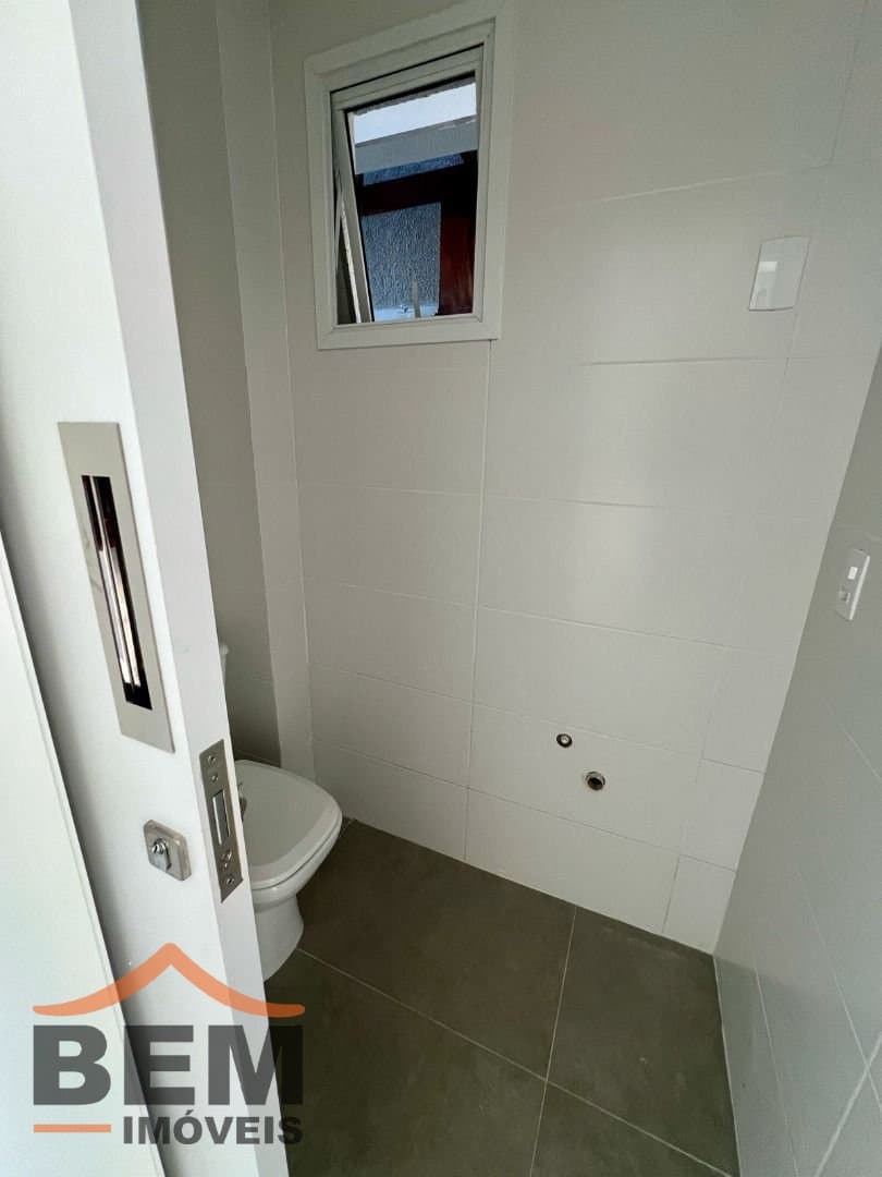 Casa para Venda com 3 quartos e 108m² no bairro Espinheiros, em Itajaí