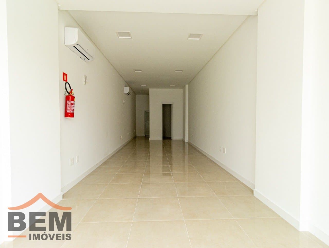Sala Comercial para Locação com 58m² no bairro Nações, em Balneário Camboriú: 04- SALA COMERCIAL 