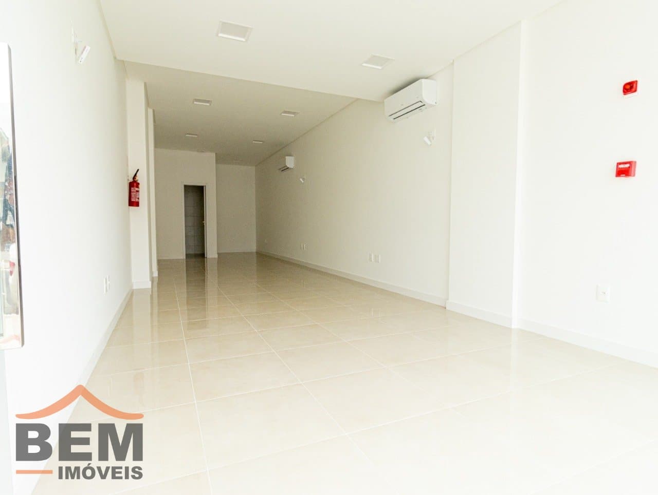 Sala Comercial para Locação com 58m² no bairro Nações, em Balneário Camboriú: 06- SALA COMERCIAL 