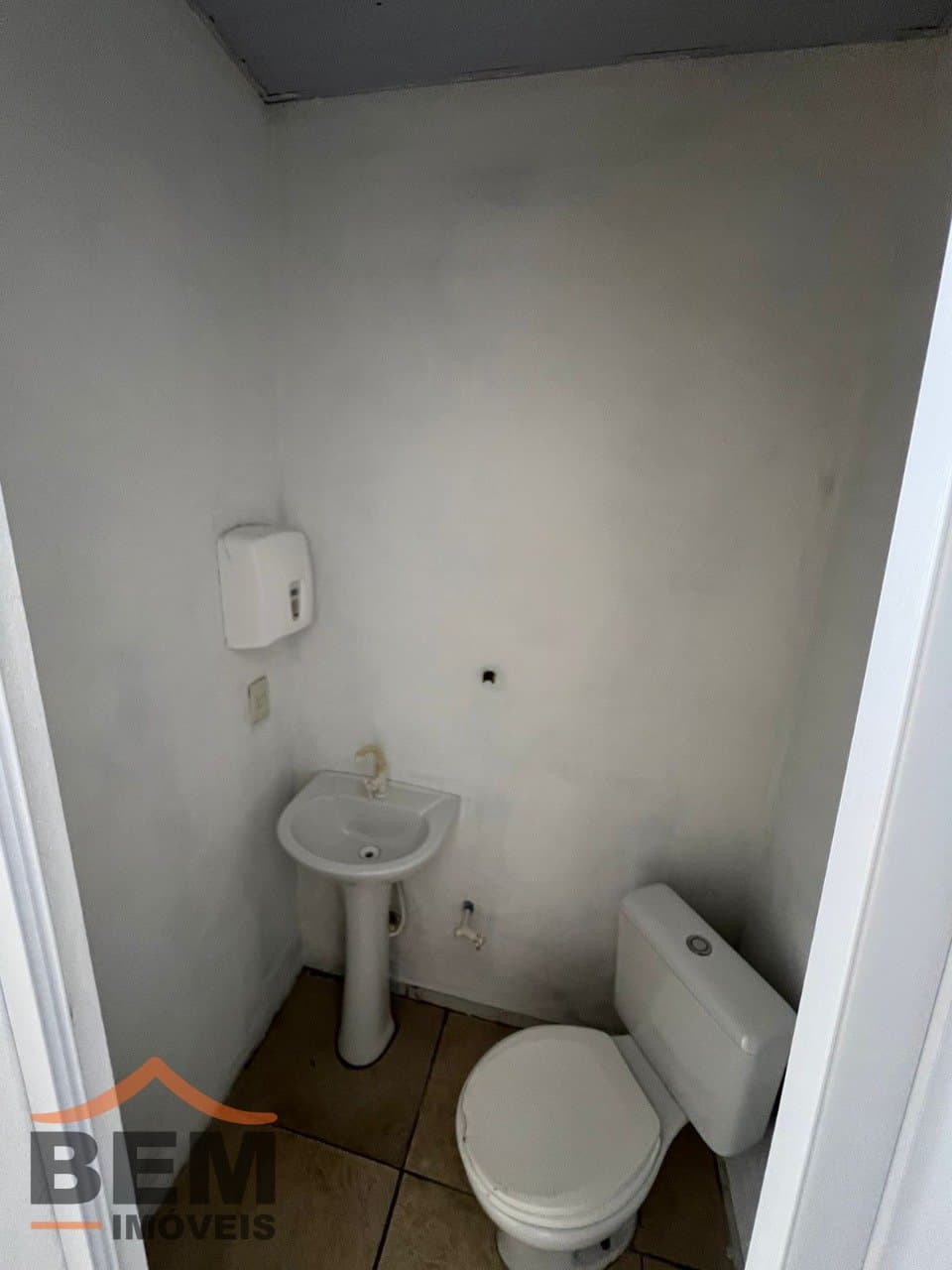 Sala Comercial para Locação com 100m² no bairro São Vicente, em Itajaí