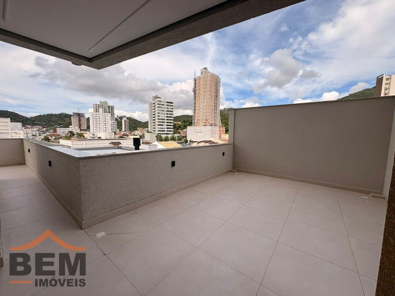 Apartamento para Locação com 2 quartos e 115m² no bairro Fazenda, em Itajaí