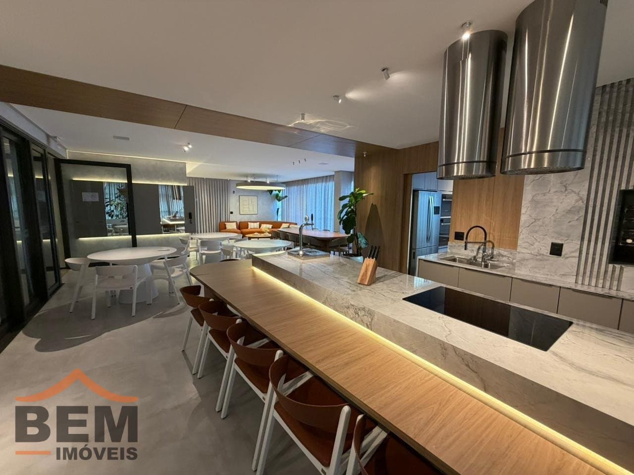 Apartamento para Locação com 3 quartos e 123m² no bairro Meia Praia, em Itapema