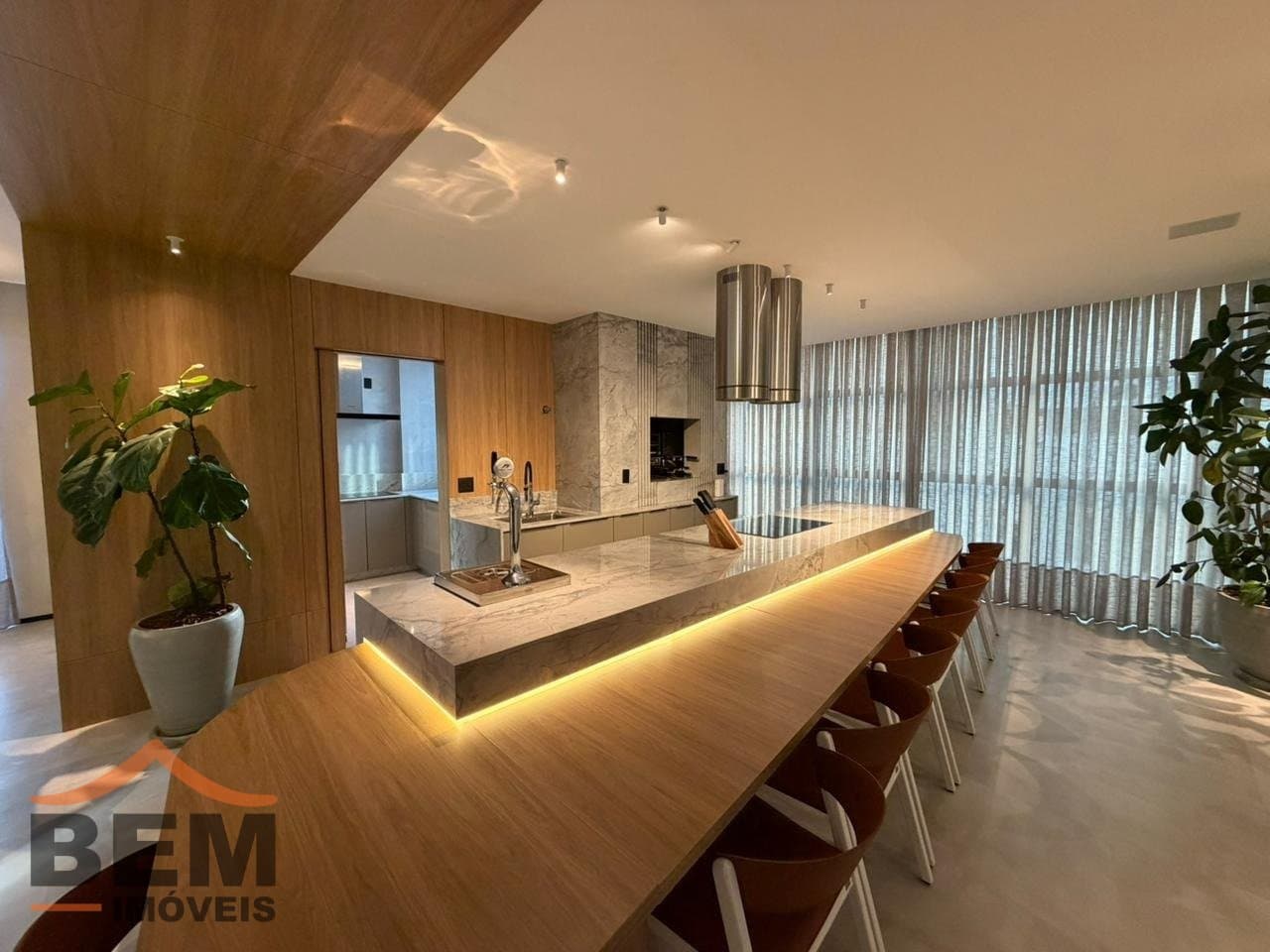 Apartamento para Locação com 3 quartos e 123m² no bairro Meia Praia, em Itapema