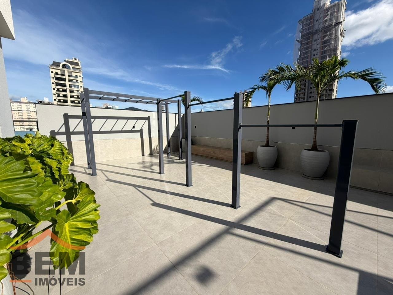 Apartamento para Locação com 3 quartos e 123m² no bairro Meia Praia, em Itapema