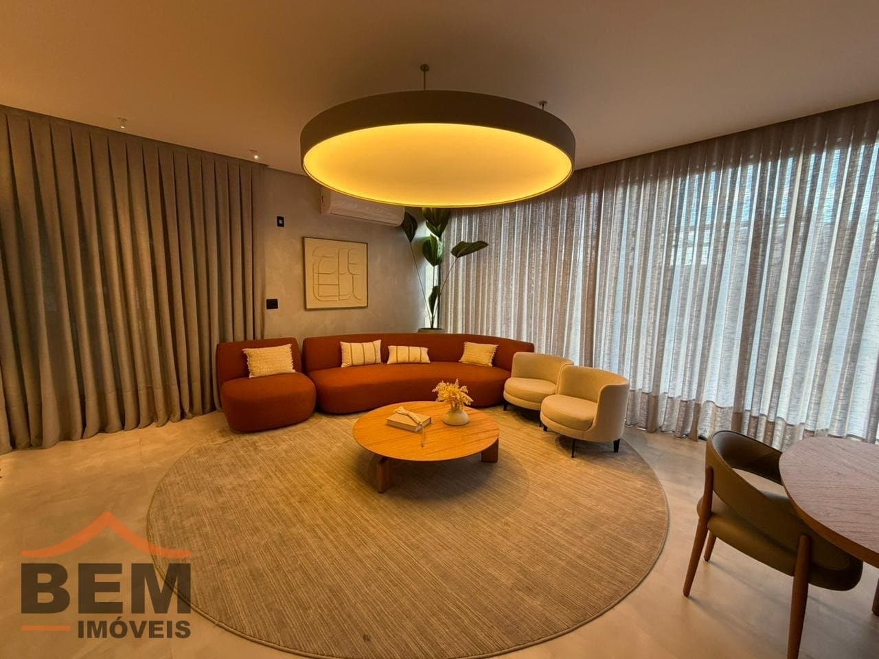 Apartamento para Locação com 3 quartos e 123m² no bairro Meia Praia, em Itapema