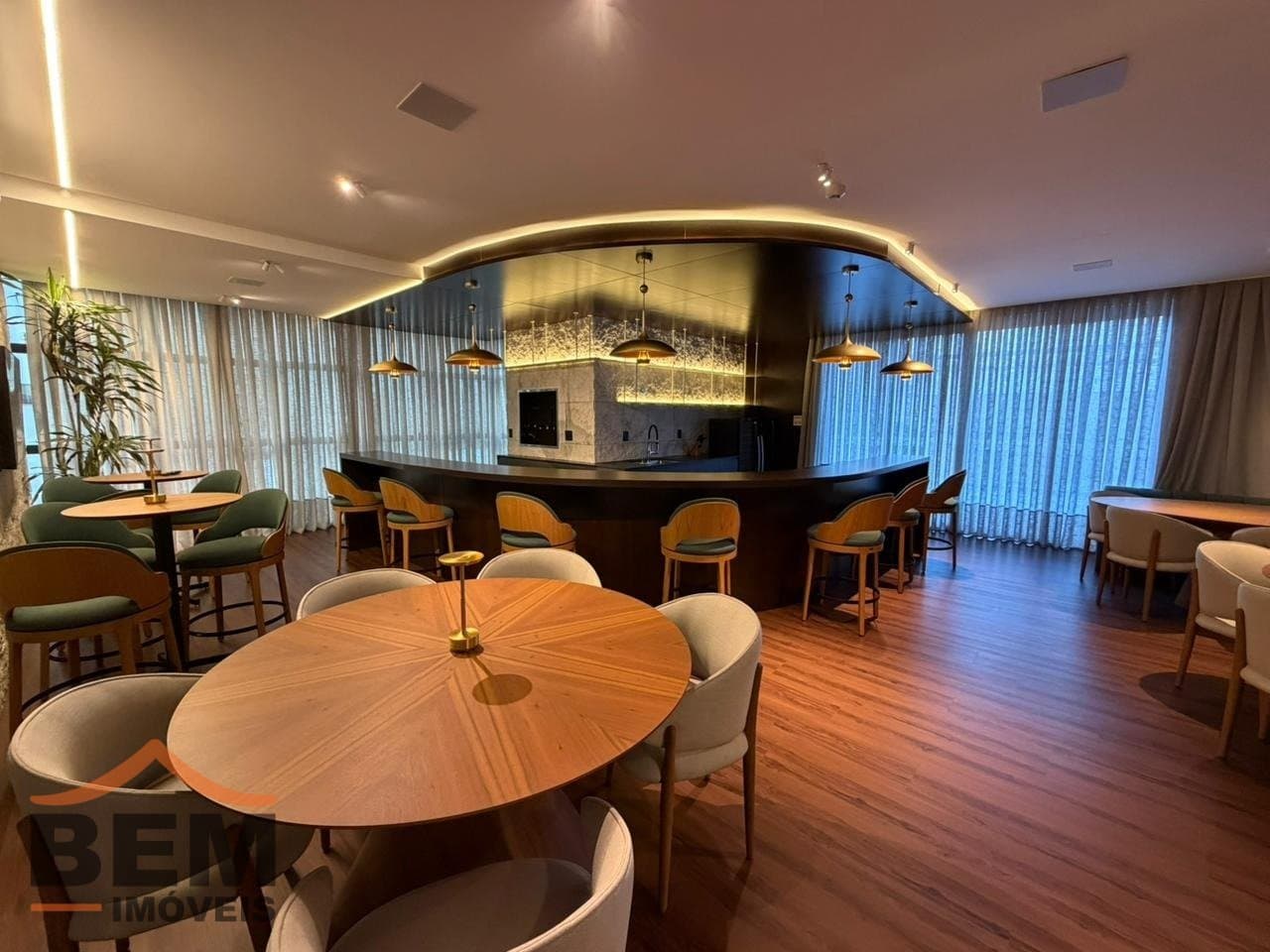 Apartamento para Locação com 3 quartos e 123m² no bairro Meia Praia, em Itapema