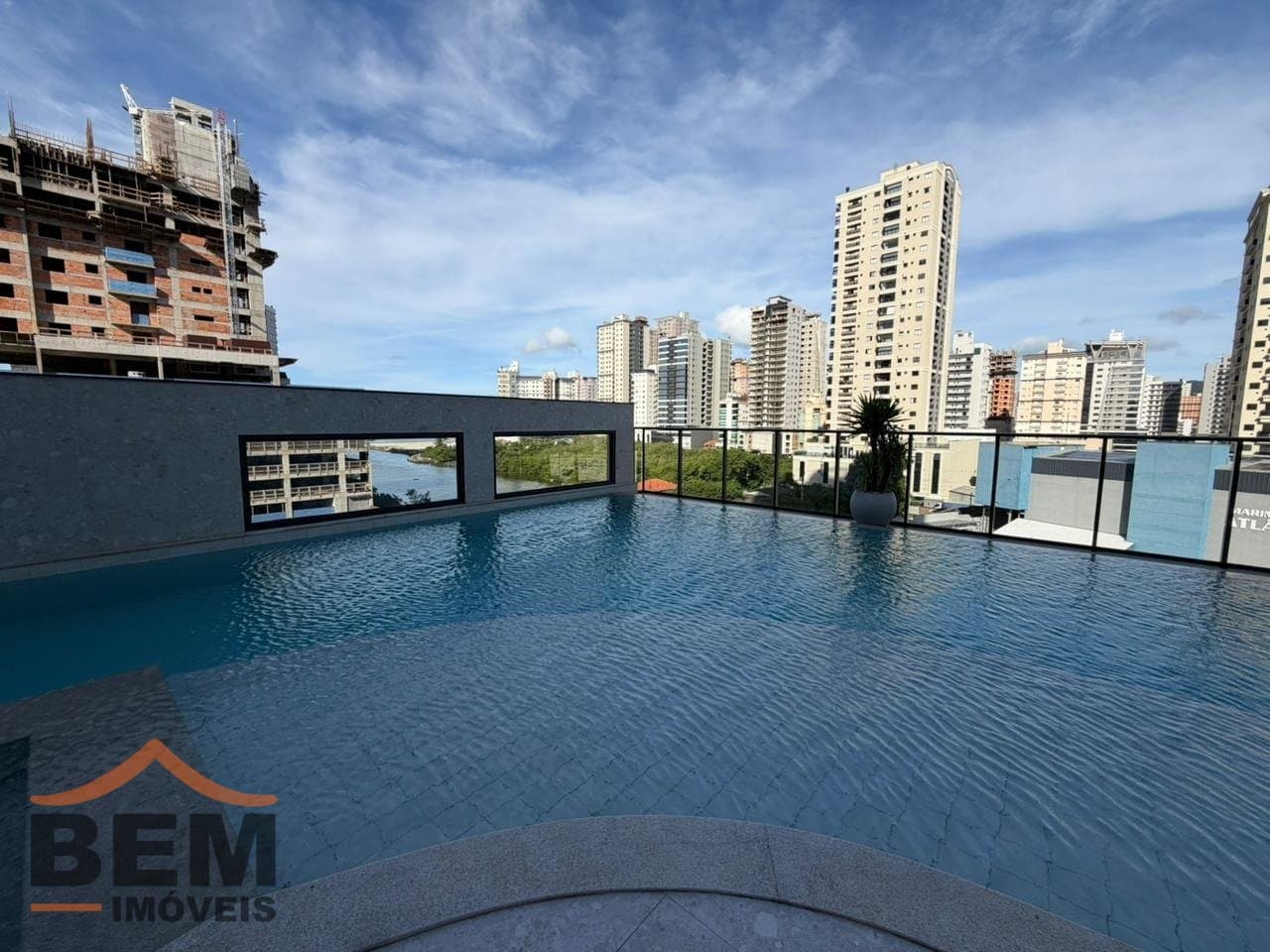 Apartamento para Locação com 3 quartos e 123m² no bairro Meia Praia, em Itapema