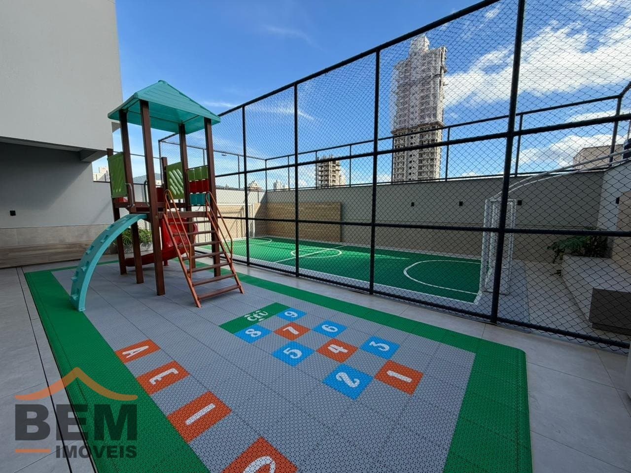 Apartamento para Locação com 3 quartos e 123m² no bairro Meia Praia, em Itapema