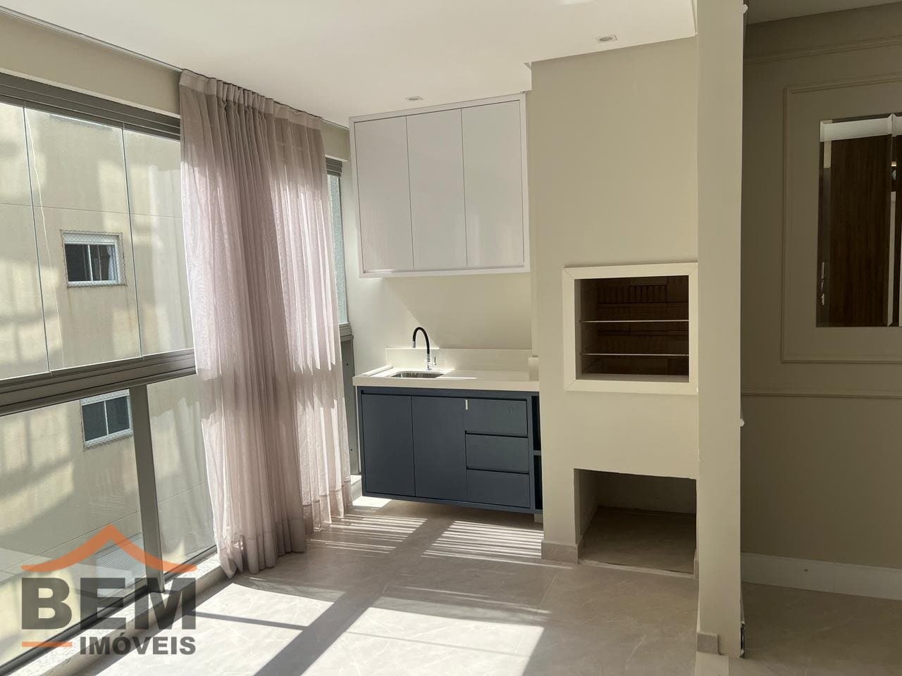 Apartamento para Venda com 3 quartos e 114m² no bairro Meia Praia, em Itapema