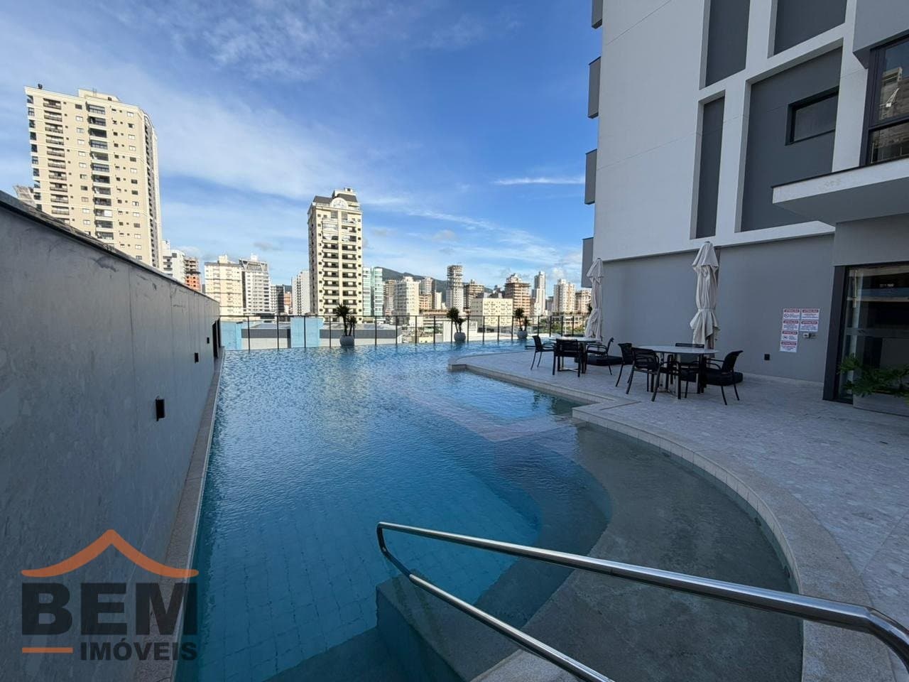 Apartamento para Venda com 3 quartos e 123m² no bairro Meia Praia, em Itapema