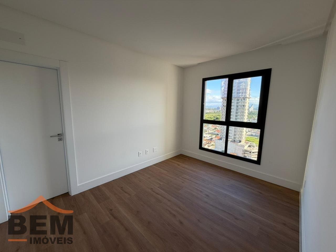 Apartamento para Venda com 3 quartos e 123m² no bairro Meia Praia, em Itapema