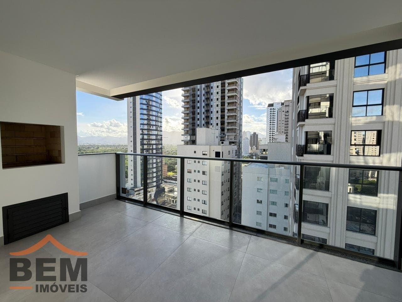 Apartamento para Venda com 3 quartos e 123m² no bairro Meia Praia, em Itapema