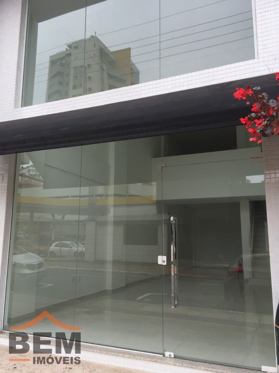 Sala Comercial para Locação com 79m² no bairro Centro, em Balneário Camboriú: 01- FACHADA 