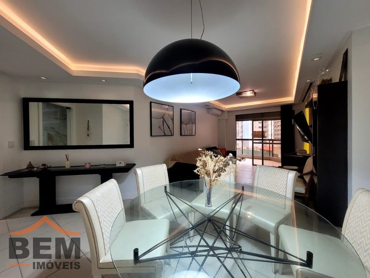 Apartamento para Locação com 3 quartos e 170m² no bairro Centro, em Balneário Camboriú: 03 - ENTRADA