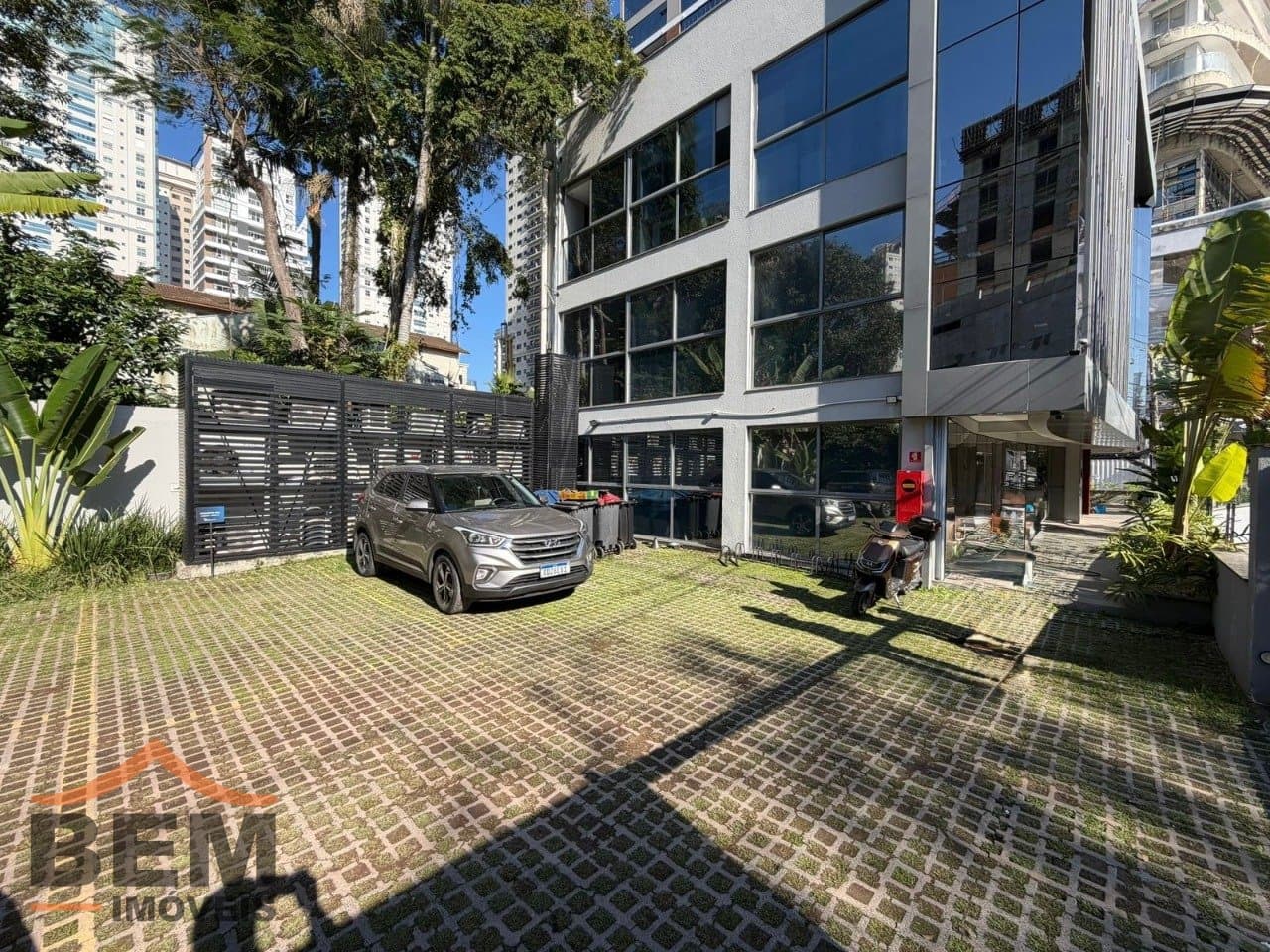 Prédio Comercial para Locação com 437m² no bairro Fazenda, em Itajaí