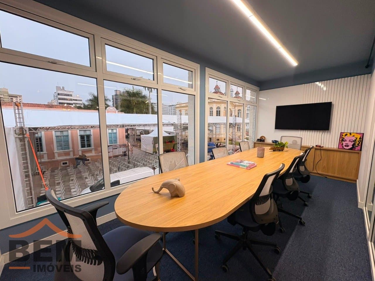 Sala Comercial para Locação com 10m² no bairro Centro, em Itajaí: 7 - SALA DE REUNIÃO