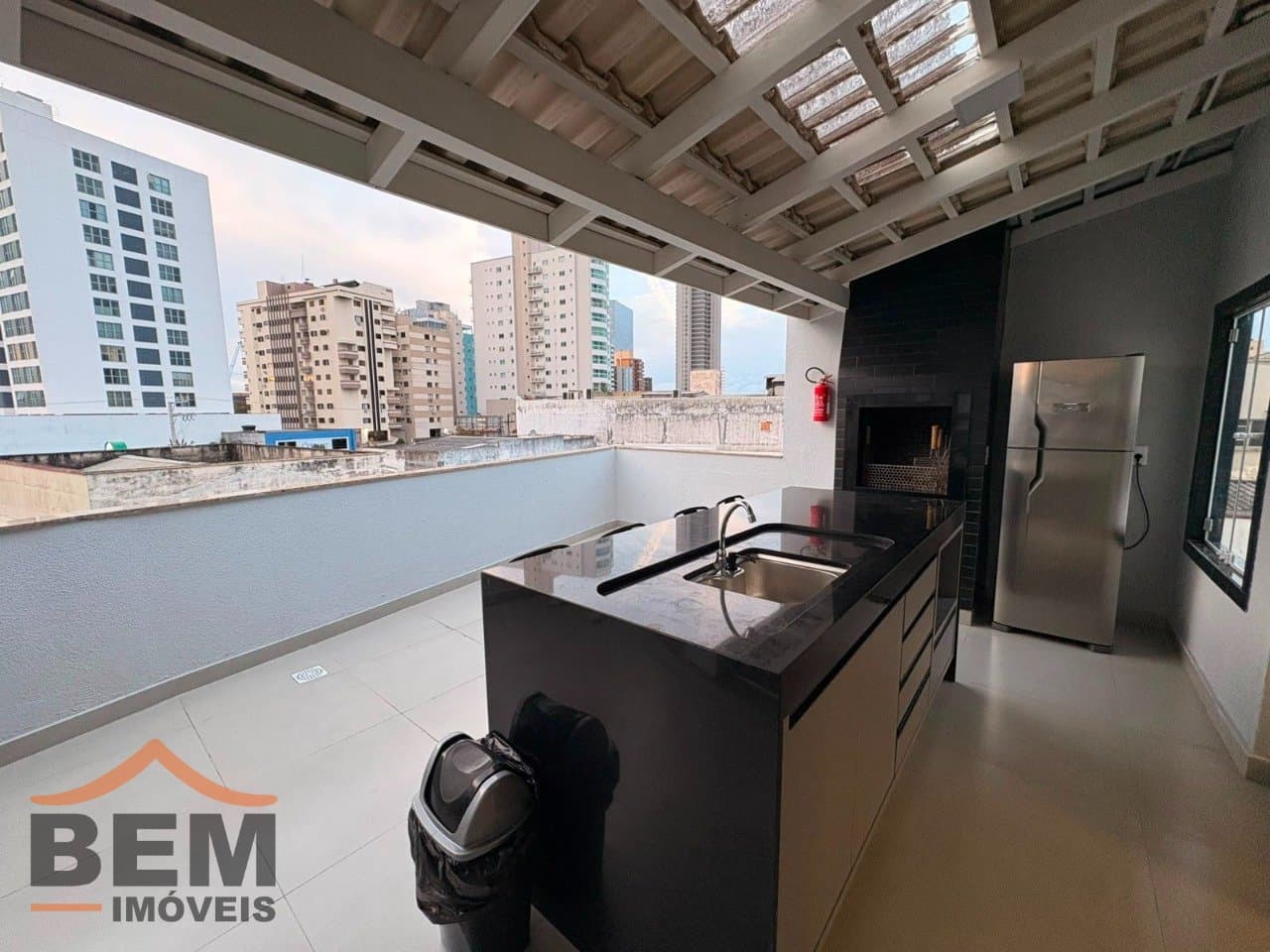 Sala Comercial para Locação com 10m² no bairro Centro, em Itajaí: 11 - ÁREA EXTERNA