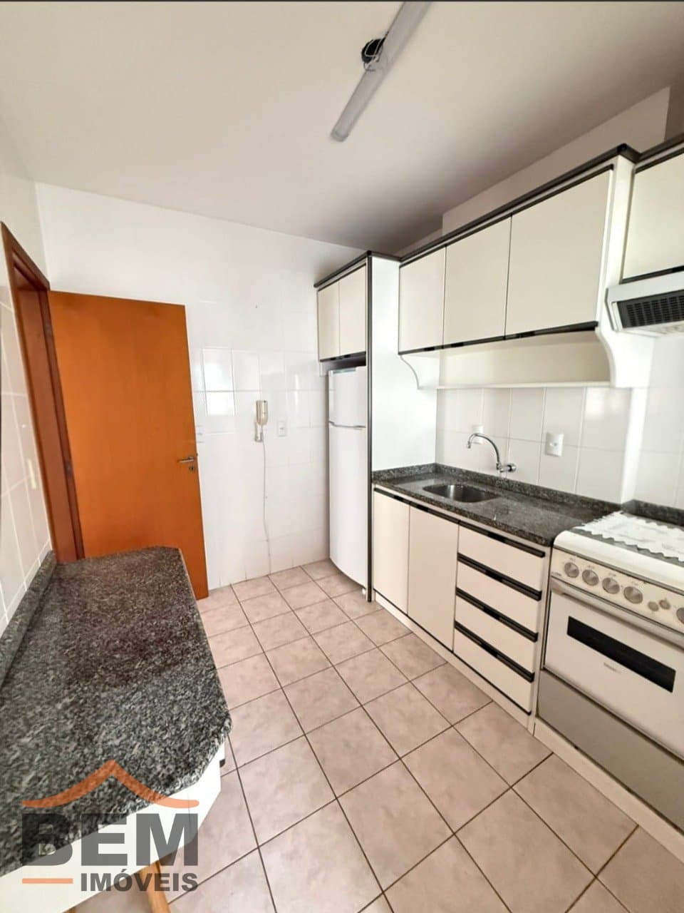 Apartamento para Locação com 3 quartos e 120m² no bairro Centro, em Balneário Camboriú: 07-COZINHA 