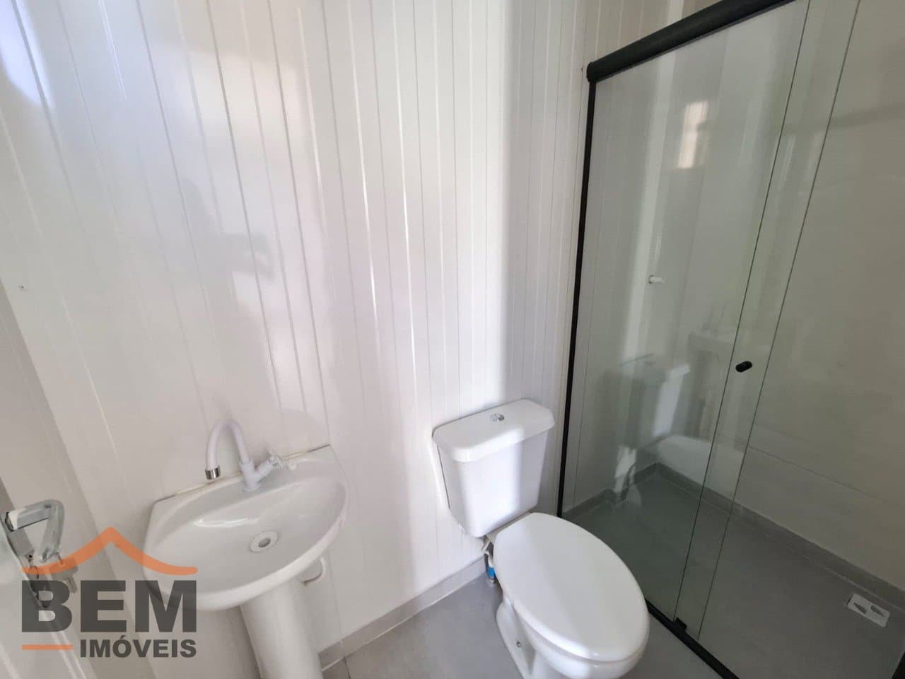 Kitnet para Locação com 1 quarto e 15m² no bairro Espinheiros, em Itajaí: 9 - BANHEIRO