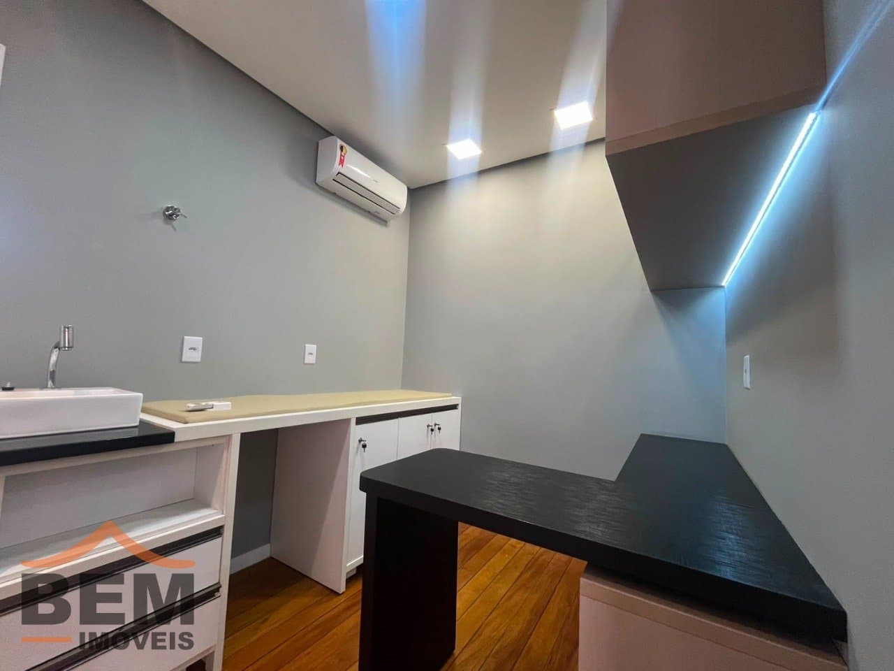 Sala Comercial para Locação com 6m² no bairro Centro, em Itajaí: 2 -INTERNO