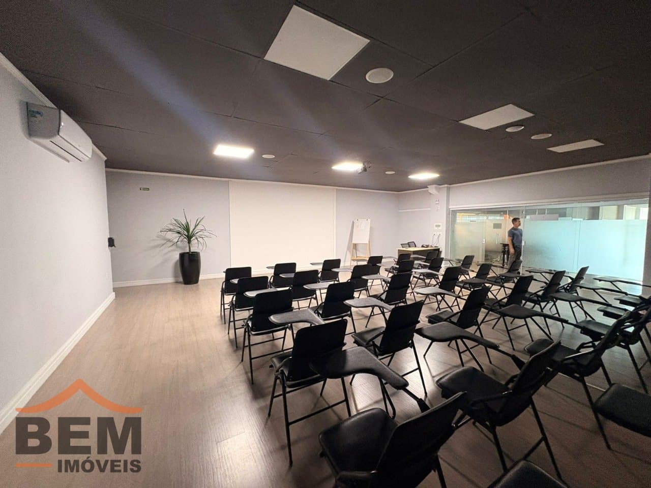 Sala Comercial para Locação com 30m² no bairro Praia Brava, em Itajaí