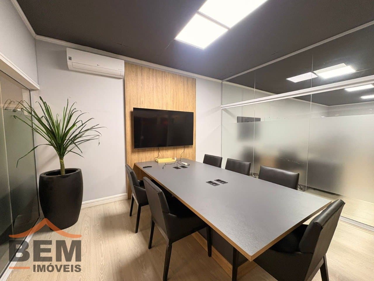 Sala Comercial para Locação com 60m² no bairro Praia Brava, em Itajaí