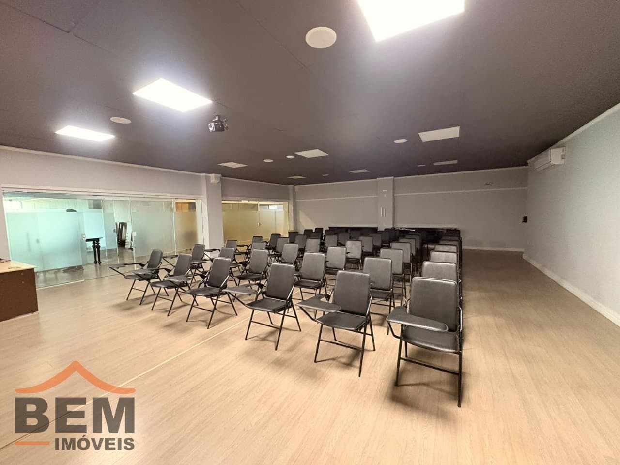 Sala Comercial para Locação com 60m² no bairro Praia Brava, em Itajaí