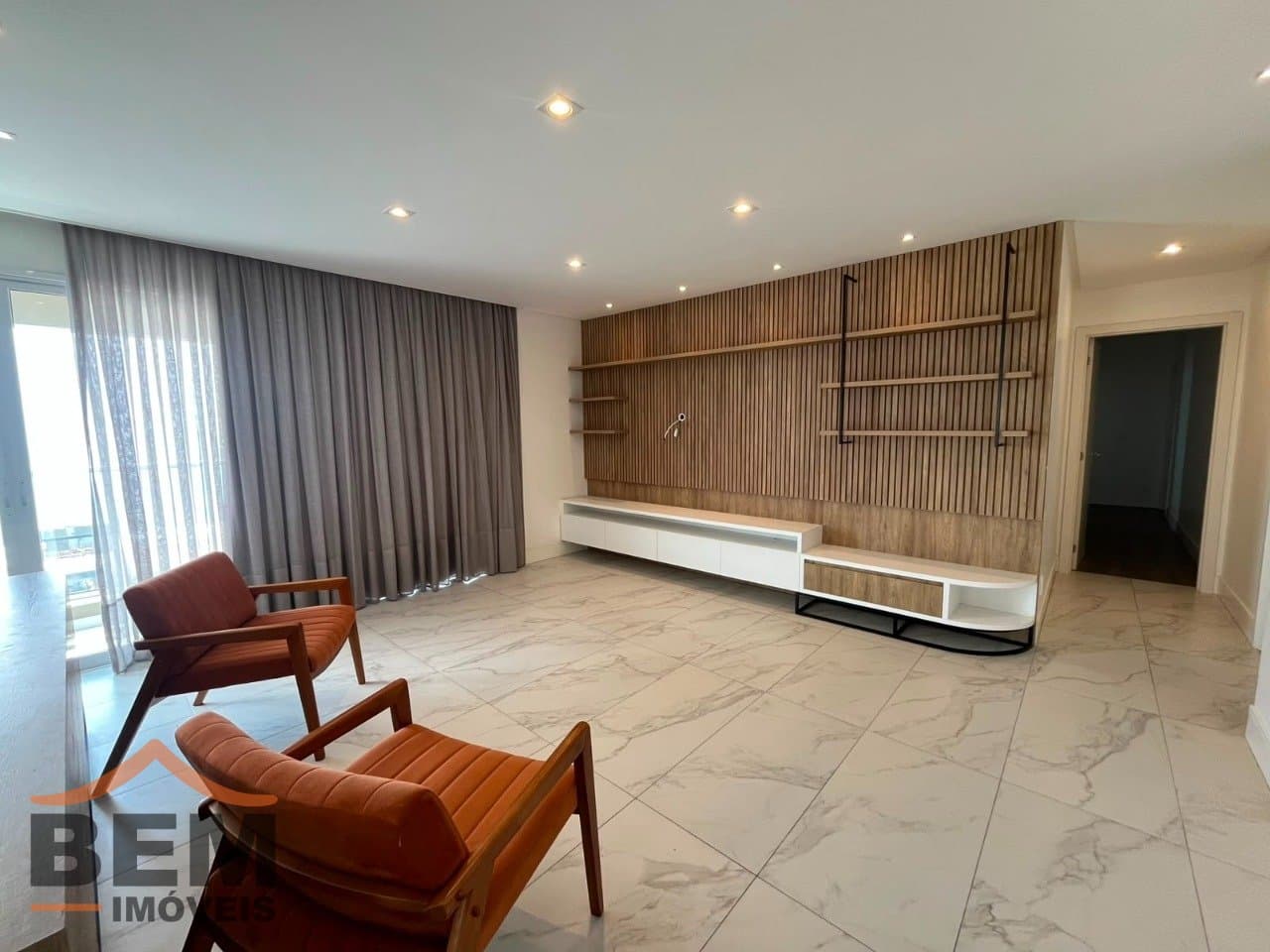 Apartamento para Locação com 3 quartos e 197m² no bairro Balneário Santa Clara, em Itajaí