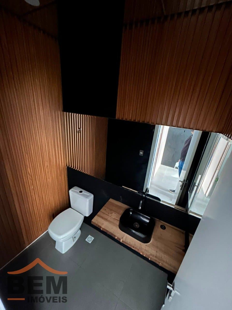 Sala Comercial para Locação com 110m² no bairro Centro, em Balneário Camboriú
