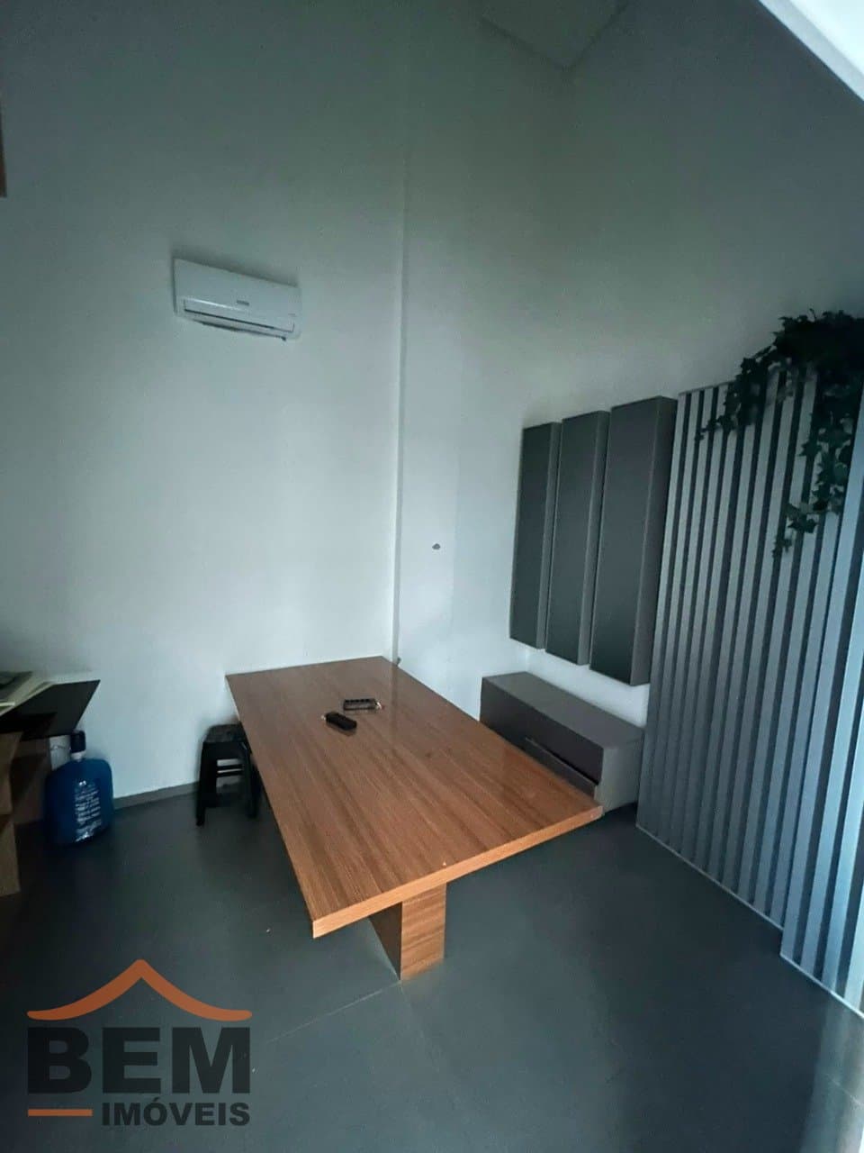 Sala Comercial para Locação com 110m² no bairro Centro, em Balneário Camboriú