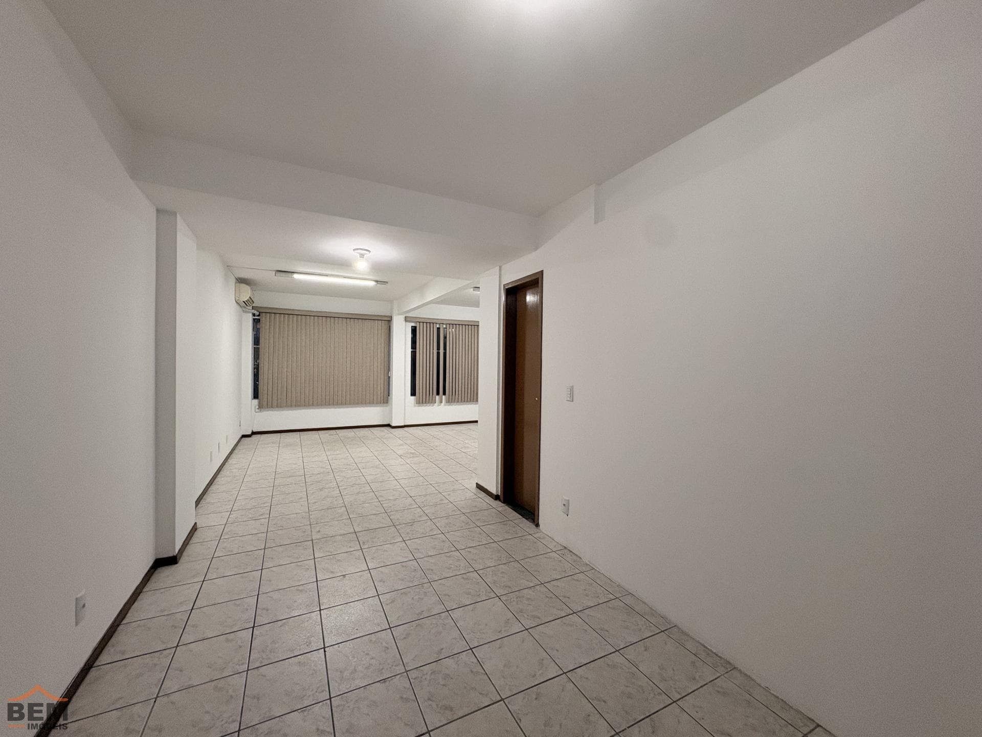 Sala Comercial para Locação com 44m² no bairro Centro, em Itajaí