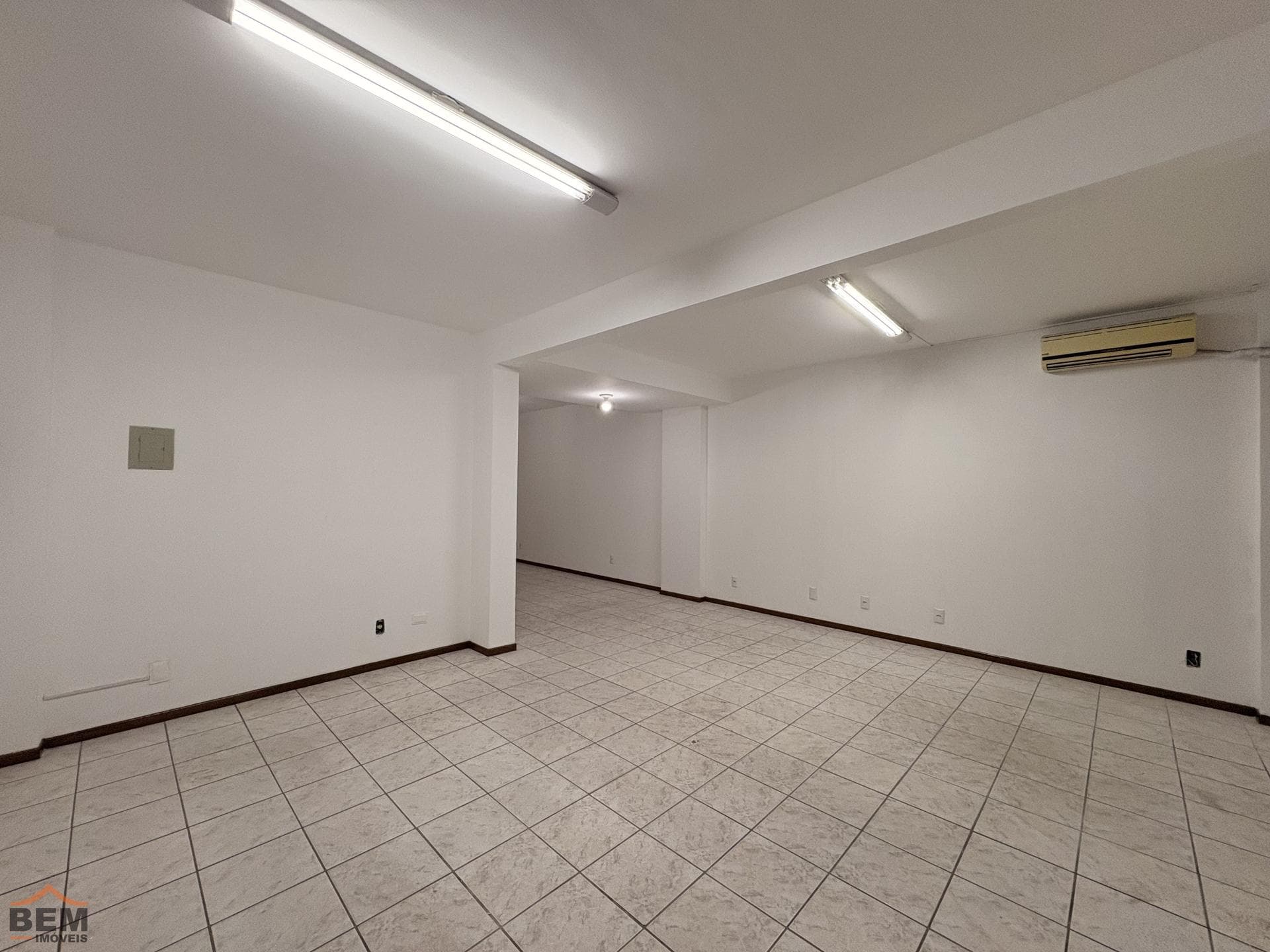 Sala Comercial para Locação com 44m² no bairro Centro, em Itajaí